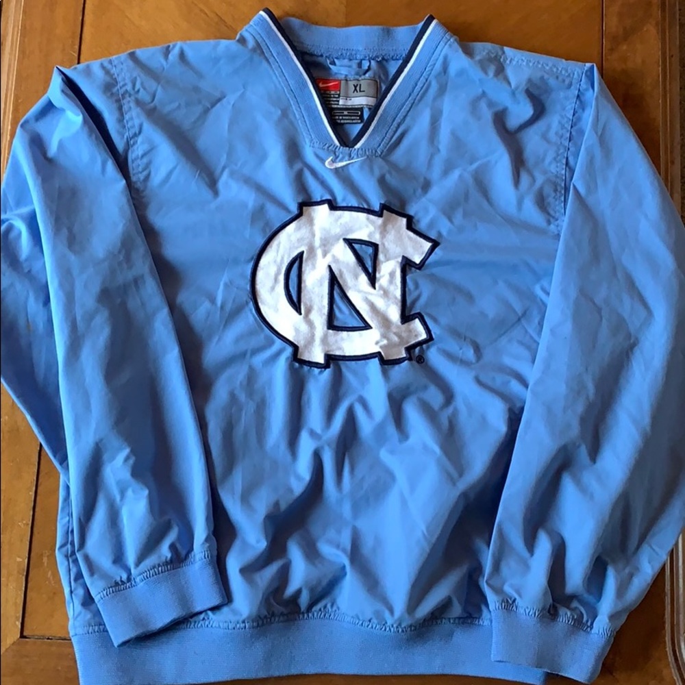 North Carolina UNC chapel hill wind breaker